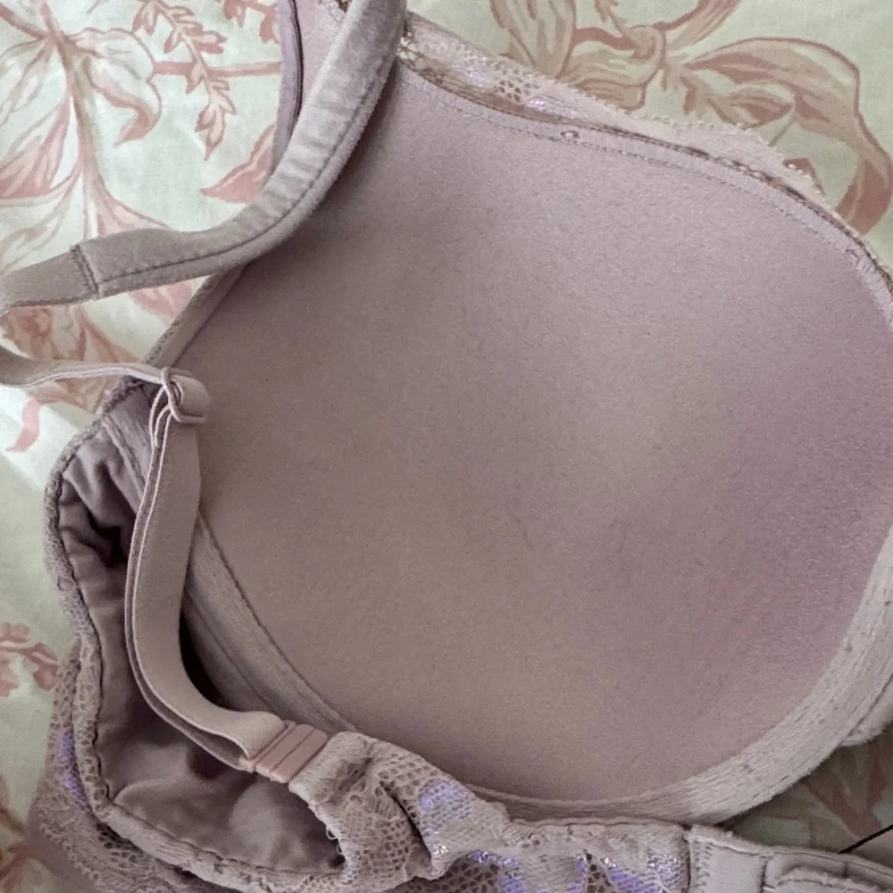 Victoria's Secret Lace Body By Victoria Bra in Lavender - Picture 8 of 9